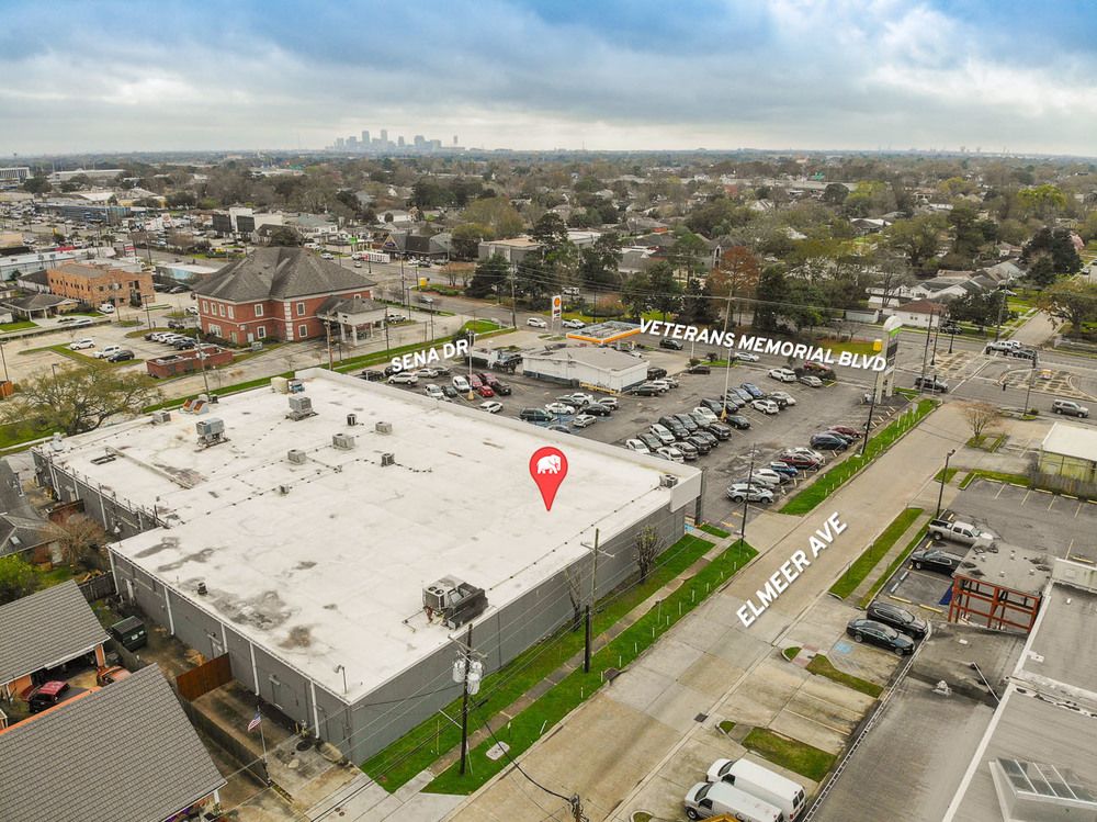 ±10,025 SF Endcap Suite in Sena Mall Shopping Center: 1111 Veterans Memorial Blvd, Metairie, LA 70005
